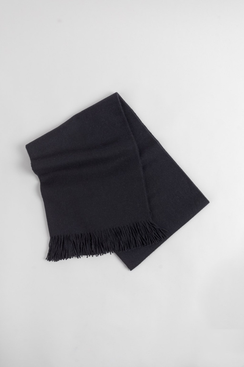 balmuir_lucca_throw_darknavy_1 Balmuir Wohndecken bei Daunenspiel