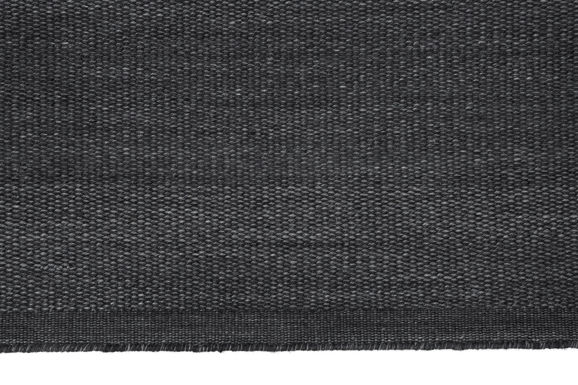 Fabula_Bellis_Rug_Charcoal_Grey_Wool_Hand-woven_1416_C_72dpi Fablua Living Naturteppich Bellis aus Wolle, flachgewebt, handwoven im Daunenspiel Onleinshop