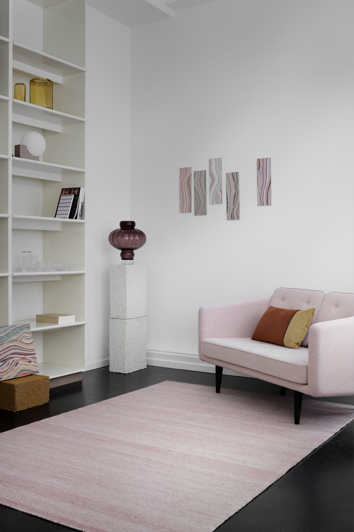 Fabula_Bellis_Rug_Rose_Offwhite_Wool_Hand-woven_3011_A1_72dpi Fabula Living Wollteppich mit Viskose, handgewebt im Daunenspiel Onlienshop