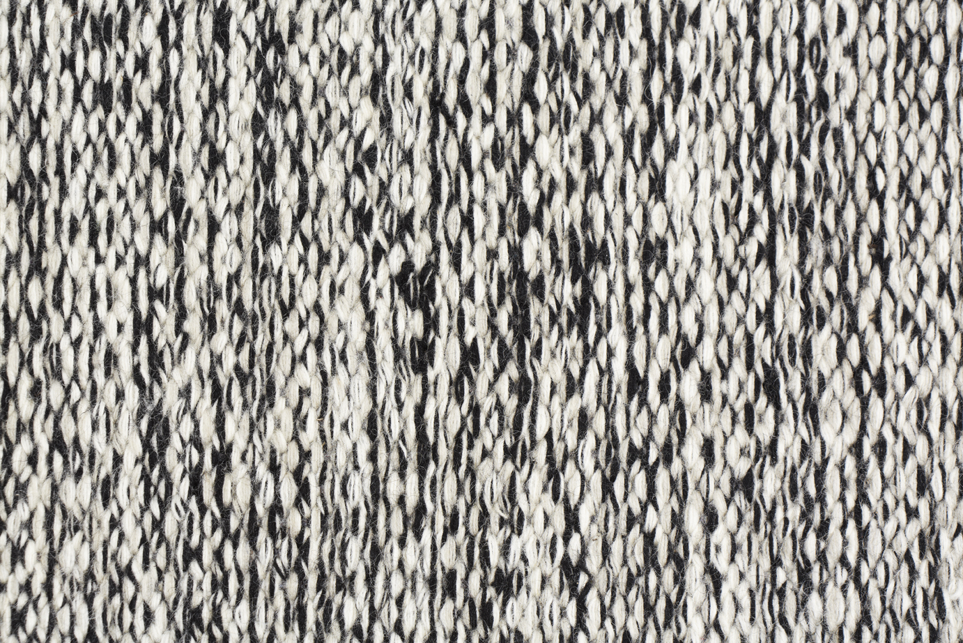 Fabula_Gimle_Rug_Beige_Black_Wool_Hand-woven_1215__C_72dpi Fablua Living Naturteppich Gimle aus Wolle, flachgewebt, handwoven im Daunenspiel Onleinshop
