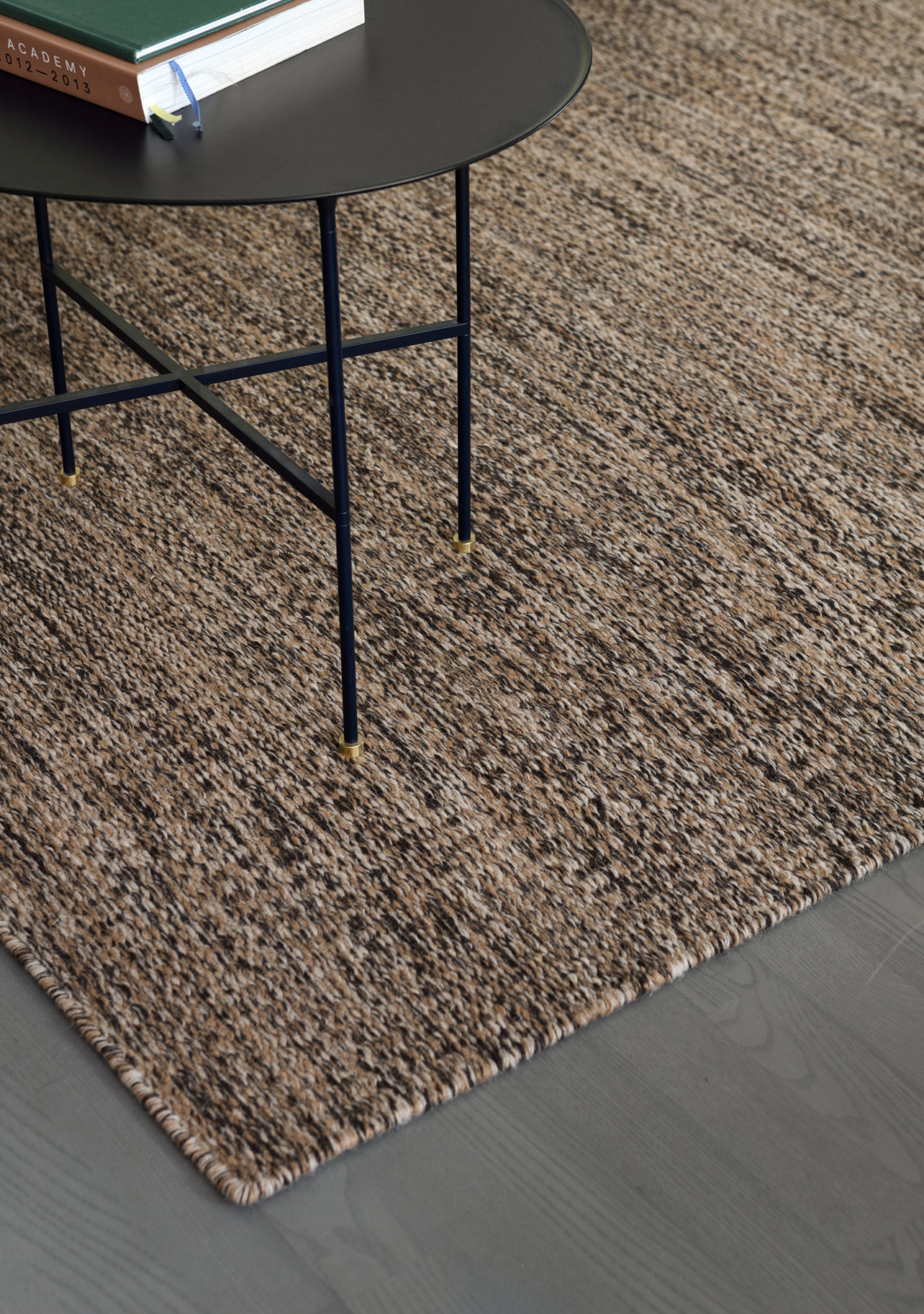 Fabula_Gimle_Rug_Maple_Wool_Hand-woven_3030__A2_72dpi Fablua Living Naturteppich Gimle aus Wolle, flachgewebt, handwoven im Daunenspiel Onleinshop