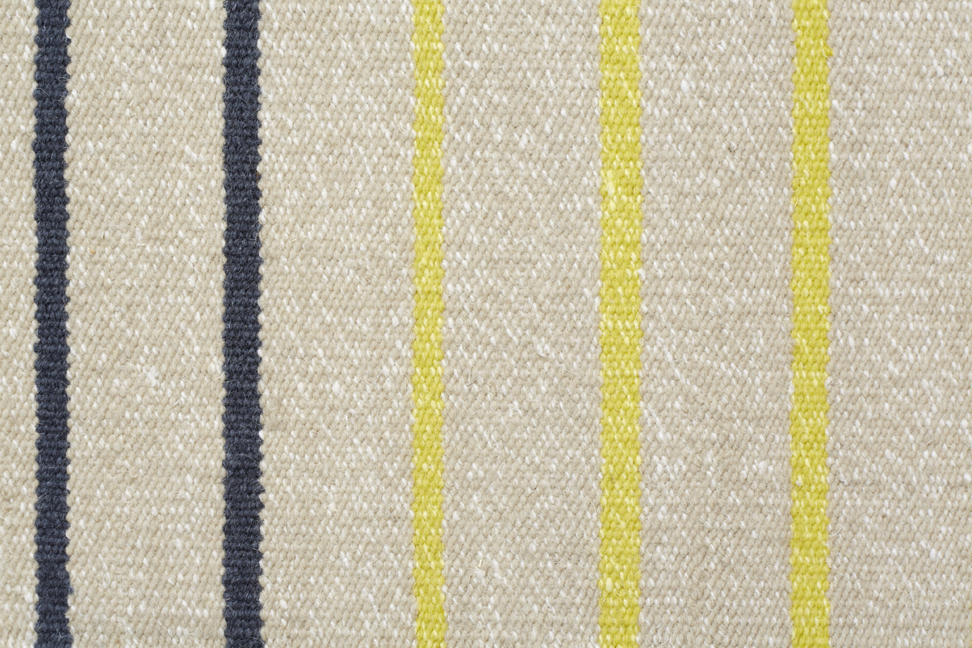 Fabula_Poppy_Rug_Yellow_Beige_Wool_Linen_Hand-woven_2312__C_72dpi Fablua Living Naturteppich POPPY aus Wolle, flachgewebt, handwoven im Daunenspiel Onleinshop