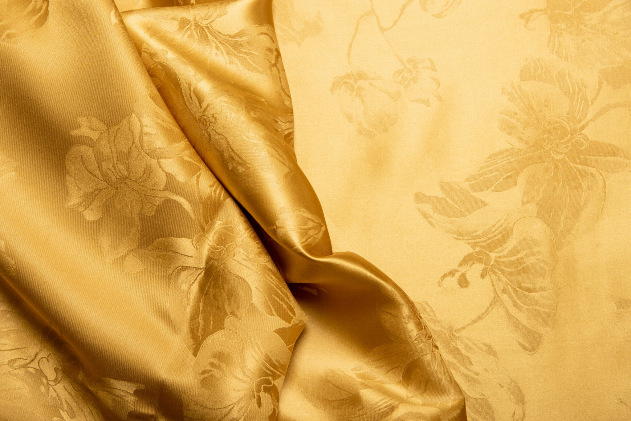 Seidenweber J42-Ada-gold-(piece-dyed) Seidenweber Seidenbettwäsche ADA in Farbe Gold im Daunenspiel online-shop