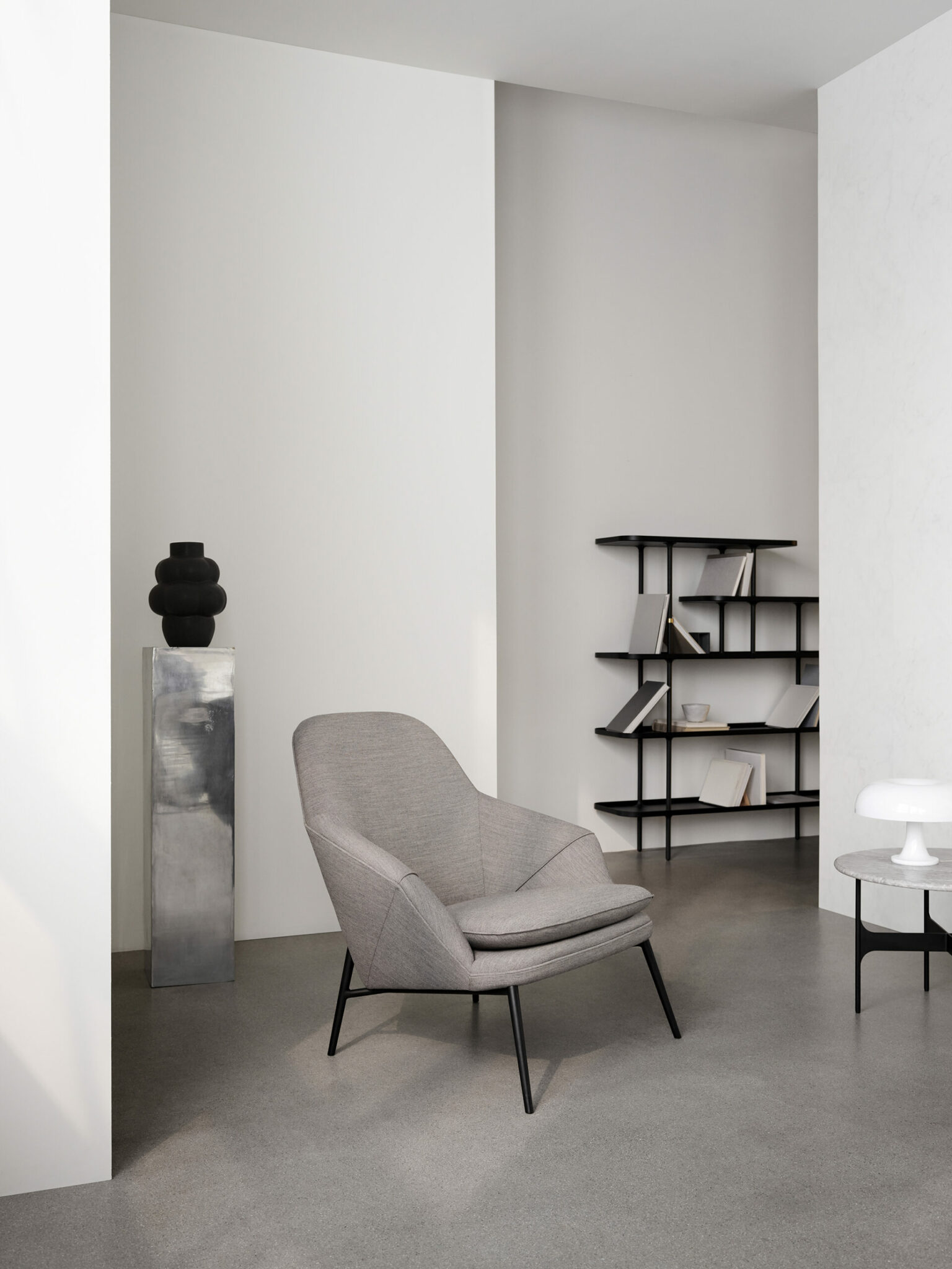 Hug_Lounge Chair_Remix 3 col. 133, Slice_Tall Medium, Floema_Medium_Grey Emperador_72 dpi