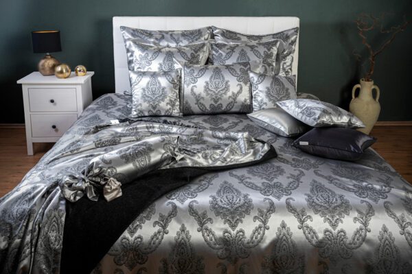 Bettwäsche aus Seide von Seidenweber Collection AVION in black silver