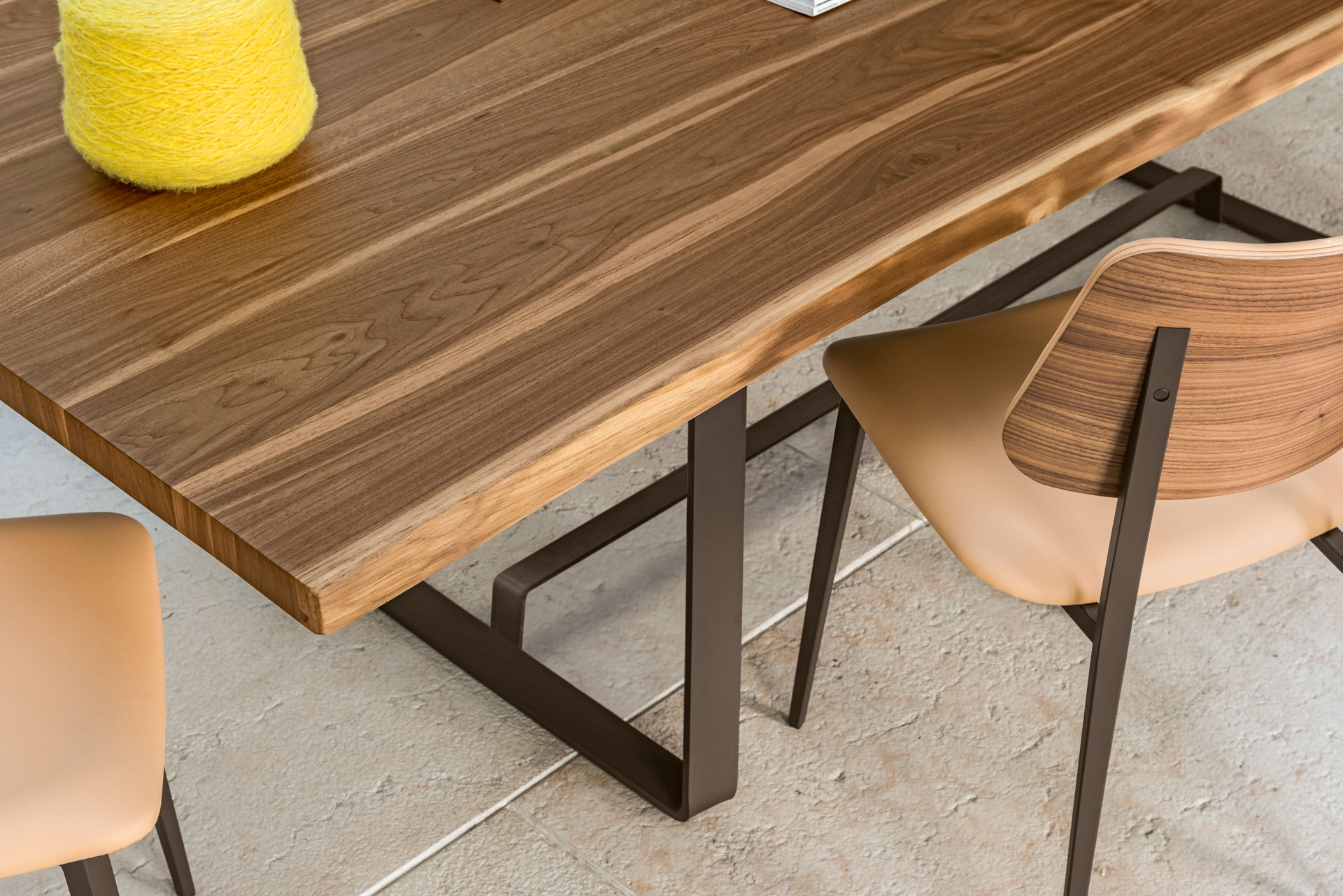 Midj Alfred, Joe (2) Midj Stuhl Joe mit Tisch Alfred im Daunenspiel Online-Shop
