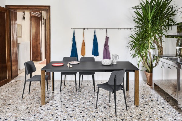 Midj Stuhl Joe mit Tisch Blade im Daunenspiel Online-Shop