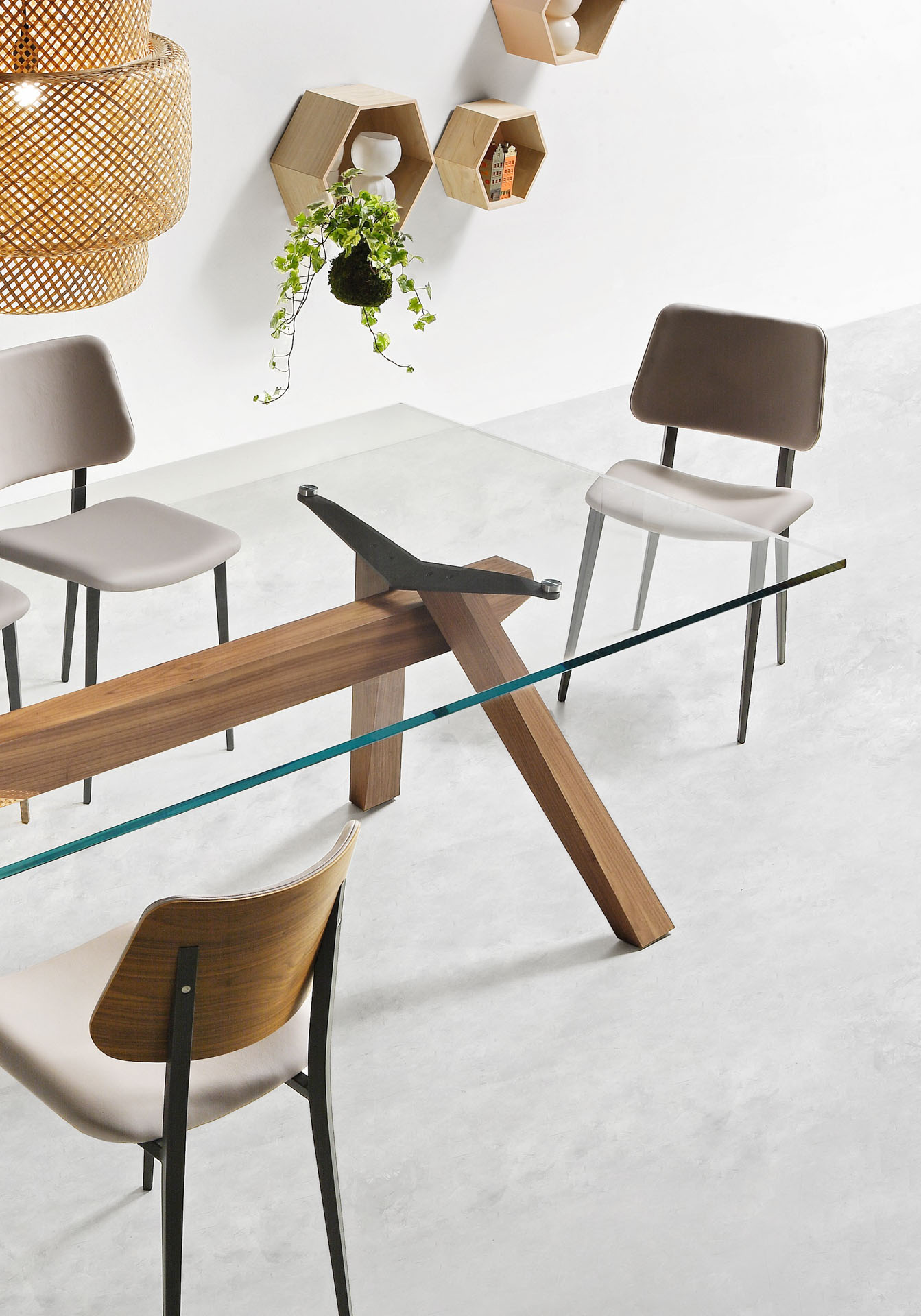 Midj Zeus, Joe Midj Stuhl Joe mit Tisch Alfred im Daunenspiel Online-Shop