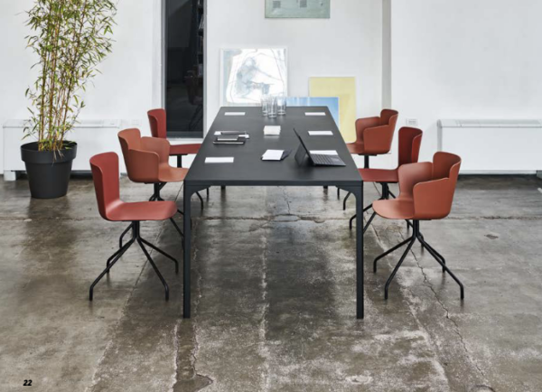 Midj Stuhl Calla mit Tisch apelle bei Daunenspiel