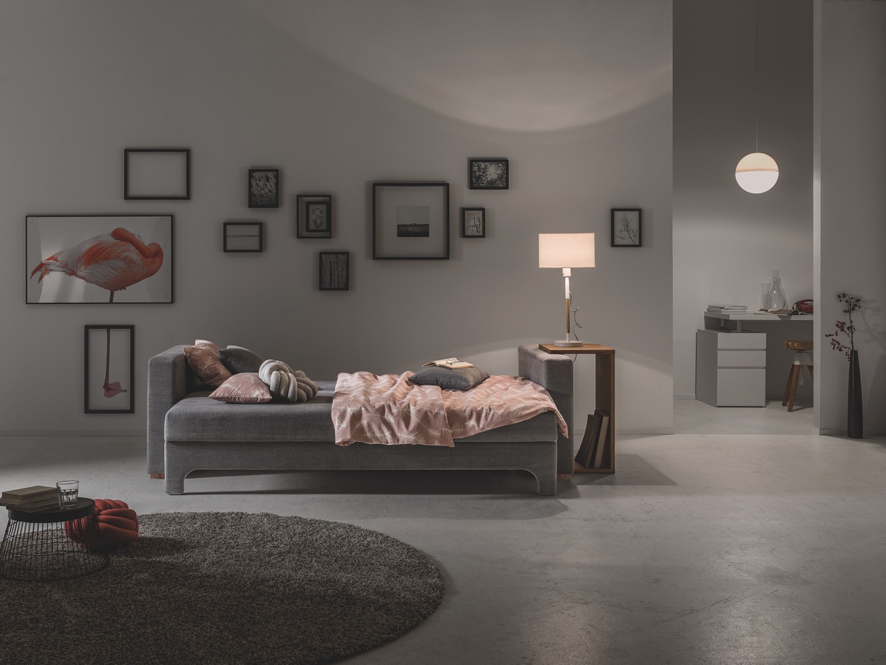 ZEDULO-3_NACHT_AMBIENTE Groß Schlafsofa Zedulo 3 von Dormiente mit Ausziehfunktion im Onlineshop bei Daunenspiel, 100% Natur