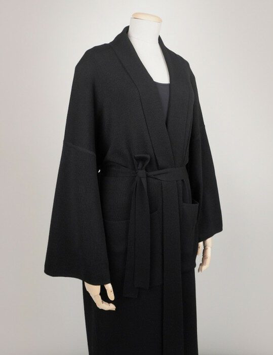 balmuir_monaco_kimono_black-web_1_ Balmuir Monaco Long Cape im Onlineshop von Daunenspiel