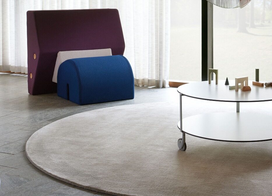 fabula_valhal_rug_sand_wool_hand-loom_high-pile_1200_a1_300dpi_medium_produkt Fabula Living Valhal Teppich aus Wolle und Viskose in diversen Größen und Farben bei Daunenspiel online erhältlich