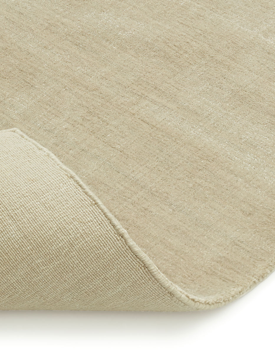 fabula_valhal_rug_sand_wool_hand-loom_high-pile_1200_s_300dpi_medium_produkt Fabula Living Valhal Teppich aus Wolle und Viskose in diversen Größen und Farben bei Daunenspiel online erhältlich