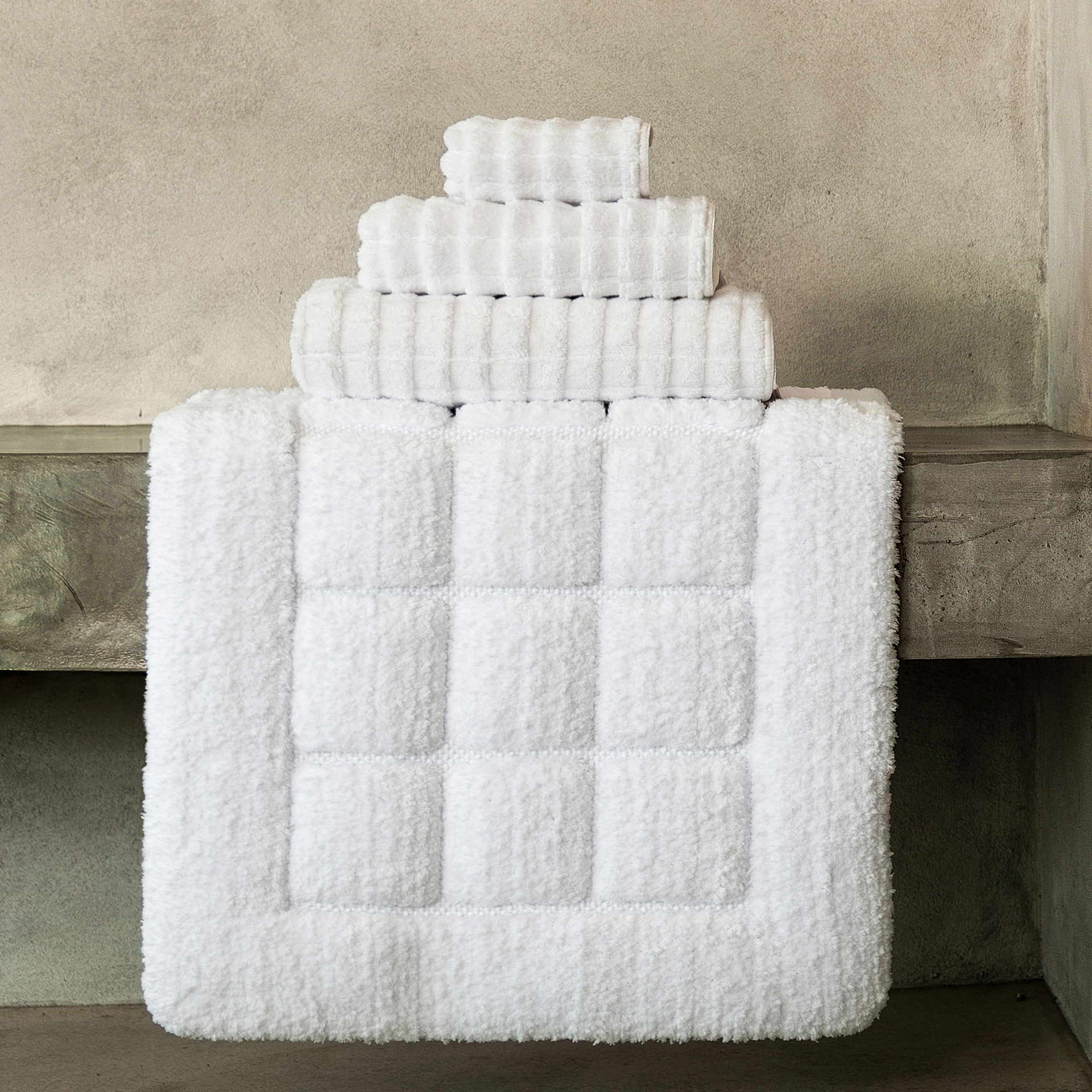 HEAVEN_BATH-RUG_WHITE Badematte heaven von Graccioza im online shop von Daunenspiel