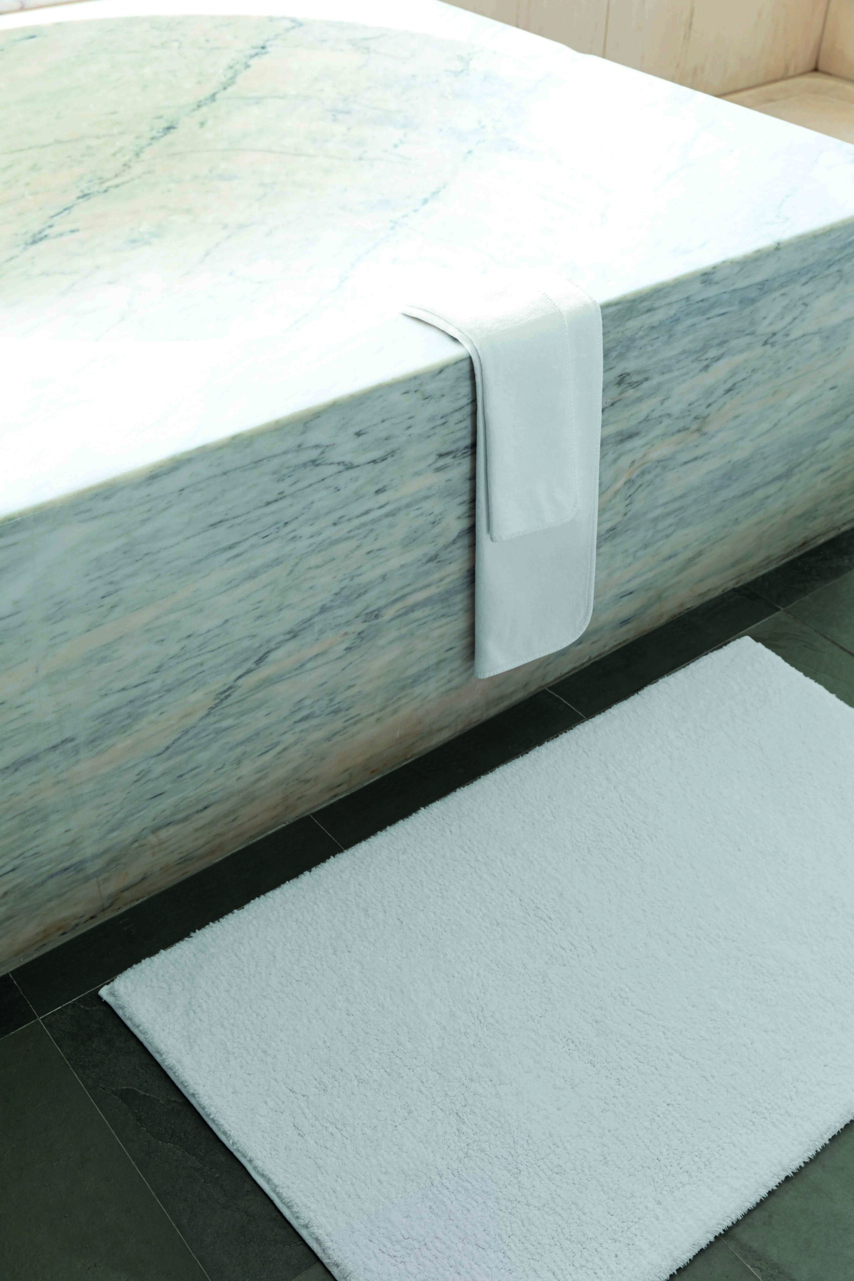 COOL_BATH-RUG_MOOD Badeteppich cool von Graccioza im online shop von Daunenspiel