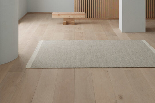 Linie_Design_Frode_Natural_Interior Line Design Wollteppich Frode aus handwoven Wolle in diversen Größen im Daunenspiel Online-Shop