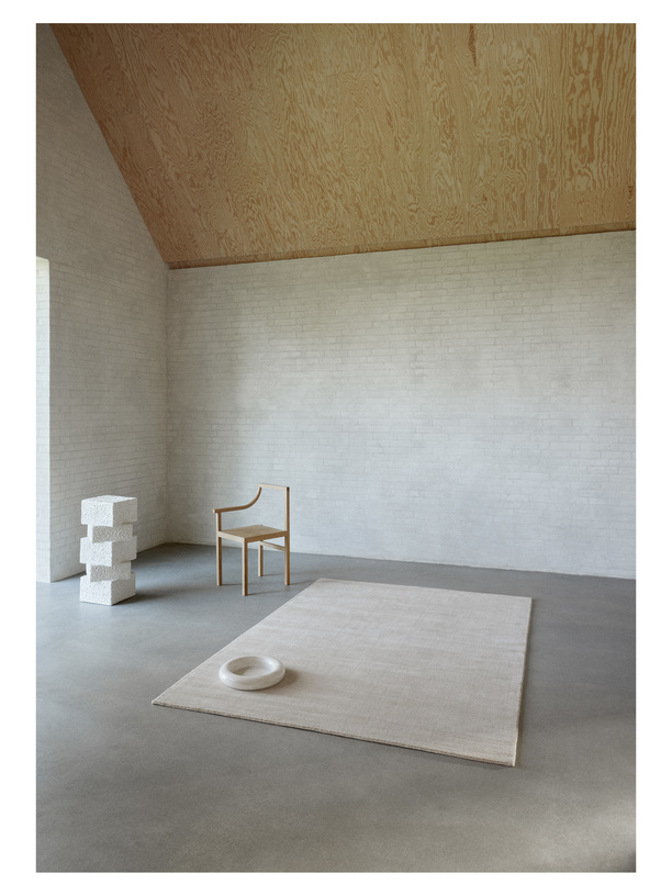 Linie_Design_Halo_Cloud_Beige_Interior_01 Line Design Teppich aus 100% handwoven Wolle Halo Cloud im Daunenspiel Online-Shop