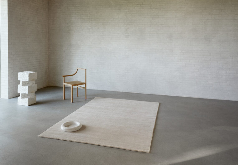 Linie_Design_Halo_Cloud_Beige_Interior_02 Line Design Teppich aus 100% handwoven Wolle Halo Cloud im Daunenspiel Online-Shop