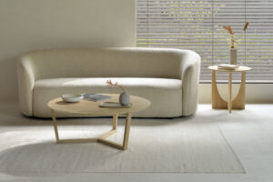 Ethnicraft Couchtisch Tripod aus Eichenholz im Daunenspiel Onlinshop