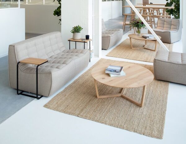 Ethnicraft Kombination Sofa Serie 701 mit Couchtisch Tripod aus Eichenholz im Daunenspiel Onlinshop